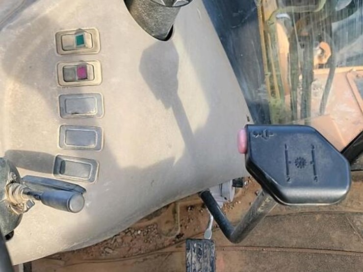 2010-case-590sm-image-28