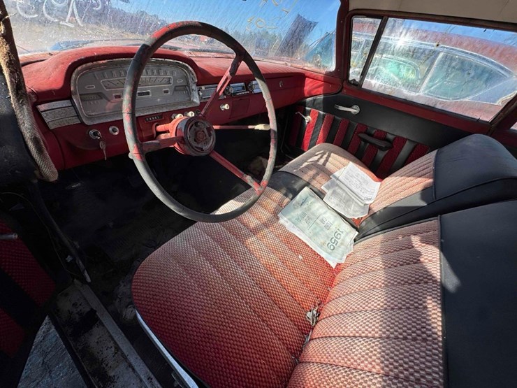 1959-ford-fairlane-500-skyliner-image-9