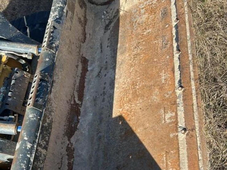 2017-deere-323e-image-21