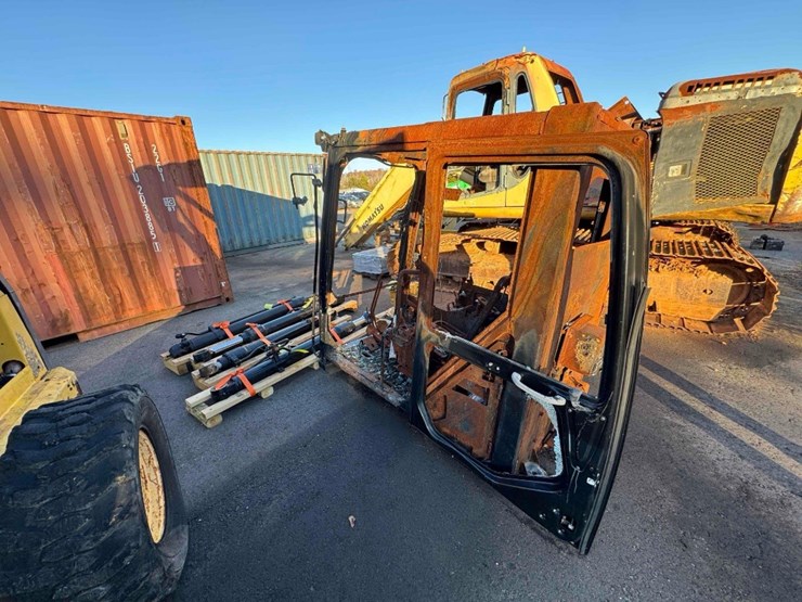 2015-caterpillar-312el-image-19