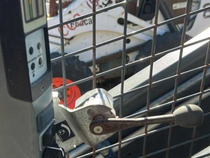 new-holland-l230-image-13