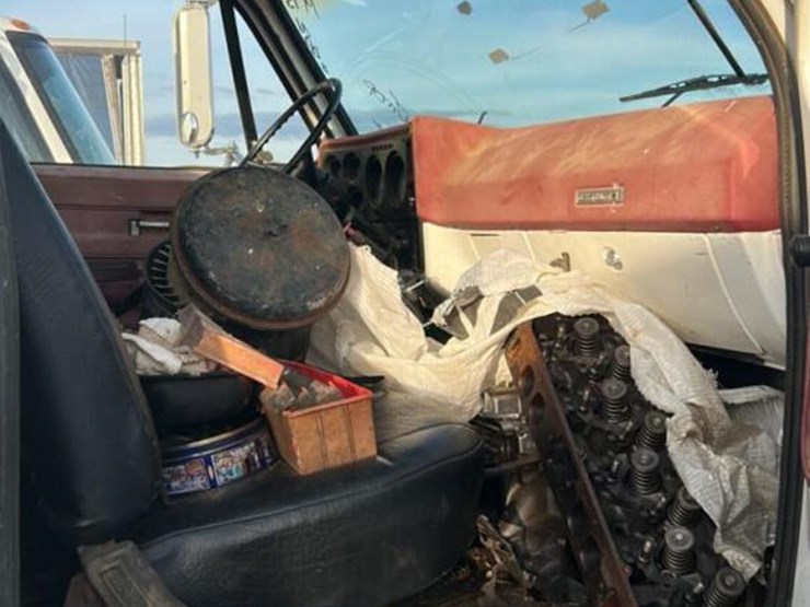 1975-chevy-ce668-truck,-s/n-cce66v160876-(no-title---bill-of-sale-only):-as-is,-non-running-image-5