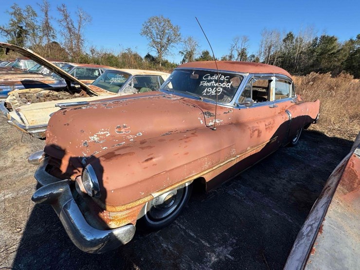 1949-cadillac-fleetwood-image-2