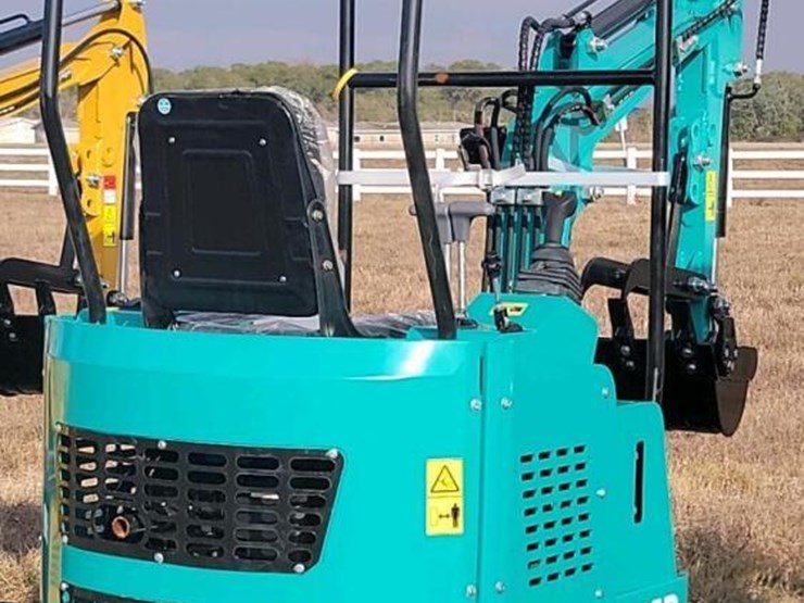 unused-2025-cfg-h15r-mini-excavator,-s/n-20250906w0002:-420cc-gas-eng.,-15"-bkt.,-4x6-tracks,-38.5"-base-image-4