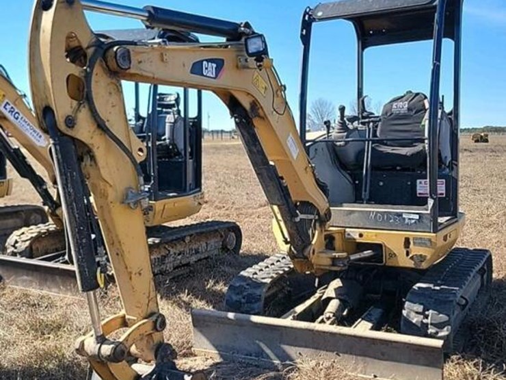 2020-caterpillar-302.7d-image-1