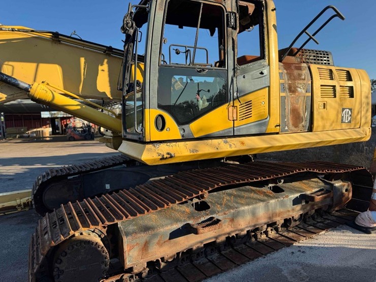 komatsu-pc240-image-4