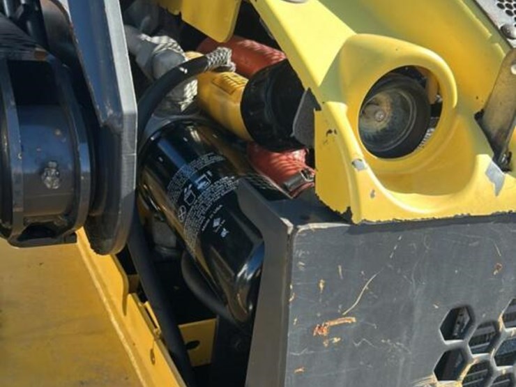 new-holland-l230-image-22