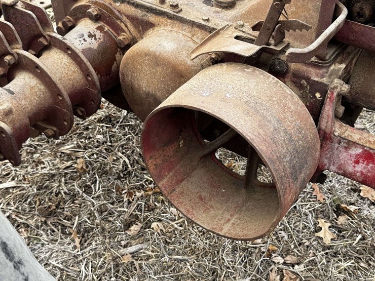 farmall-f-12-narrow-front-on-rubber-image-53