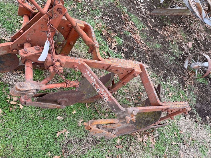 allis-chalmers-3-bottom-mounted-plow-image-16