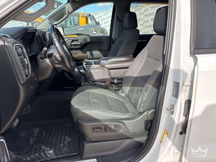 2019-chevrolet-silverado-1500-lt-4x4-crew-cab-pickup-truck-image-16