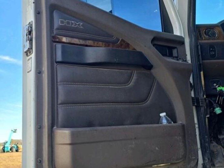 2019-international-hx615-image-24