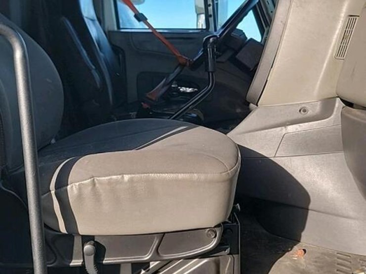 2016-international-prostar-image-7