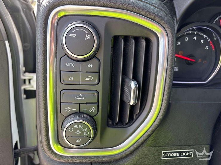 2019-chevrolet-silverado-1500-lt-4x4-crew-cab-pickup-truck-image-26