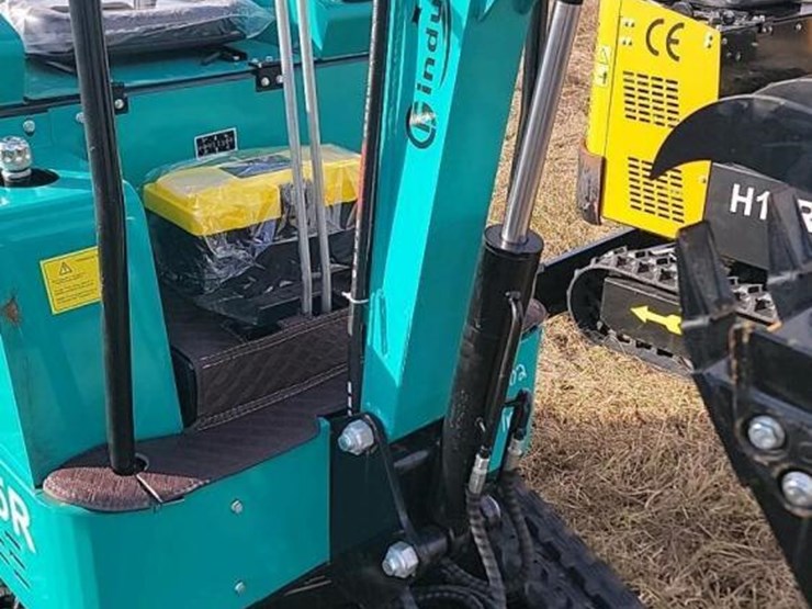 unused-2025-cfg-h15r-mini-excavator,-s/n-20250906w0002:-420cc-gas-eng.,-15"-bkt.,-4x6-tracks,-38.5"-base-image-2