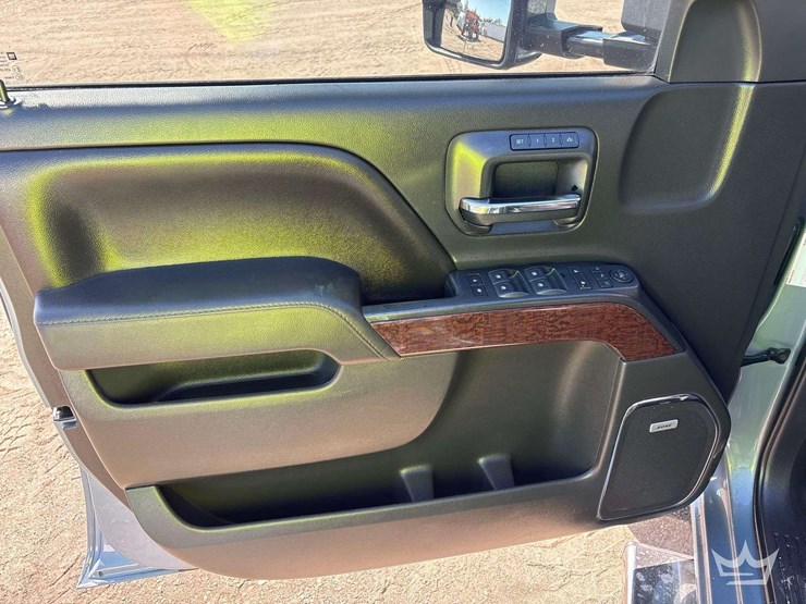 2015-gmc-sierra-1500-slt-image-13