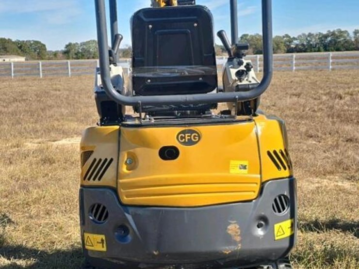 unused-2025-cfg-qk20r-mini-excavator,-s/n-9060863:-23hp-gas-eng.,-2-cylinders,-bkt.-image-8