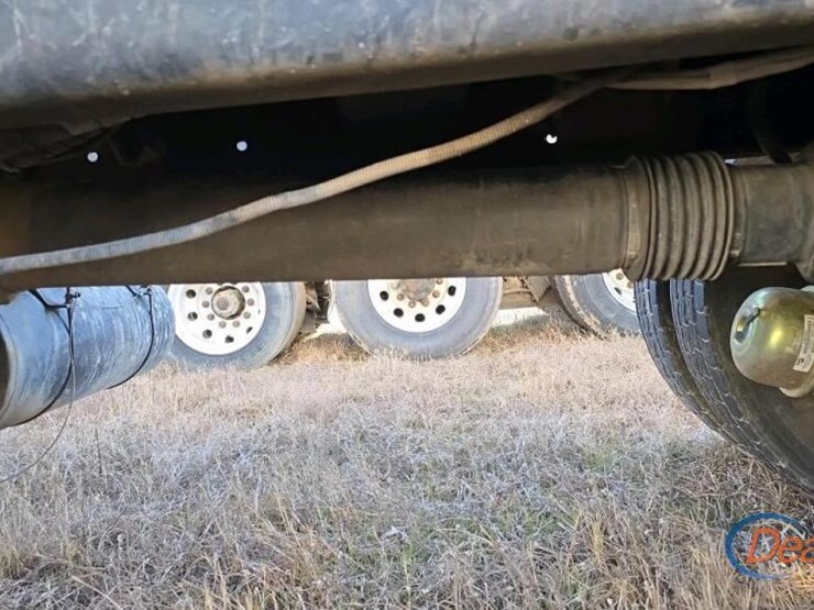 2016-caterpillar-ct660-image-19