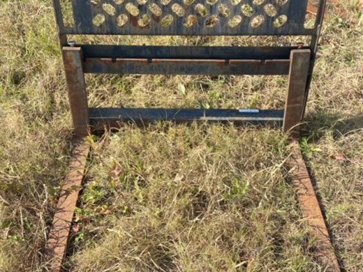 front-pallet-forks-for-skid-steer-image-3