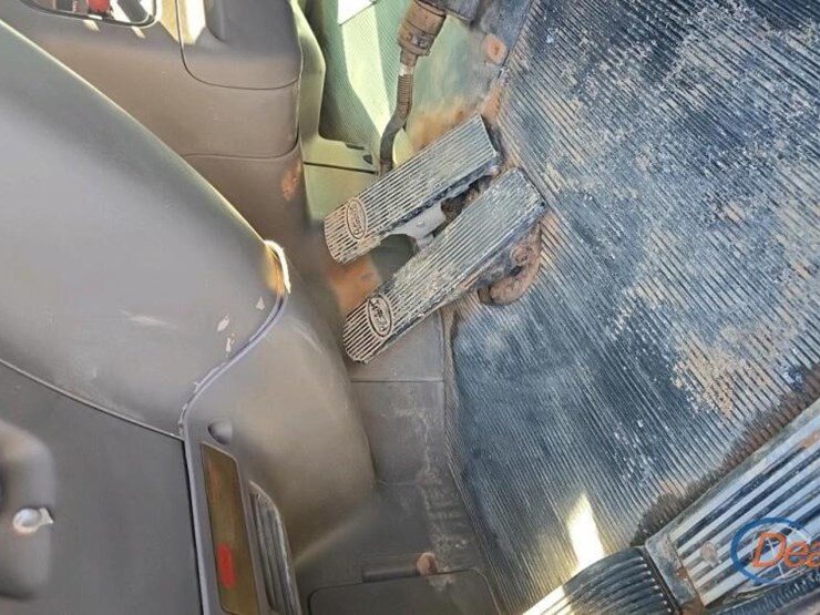 peterbilt-388-image-22