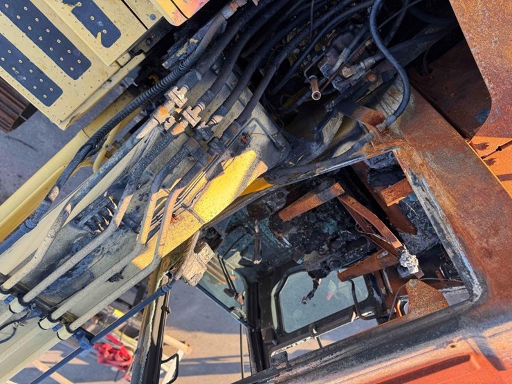 komatsu-pc240-image-14