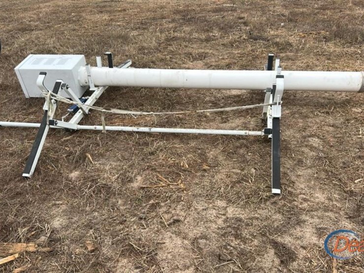 prime-design-ergo-rack-and-tool-box-mounted-on-pipe-image-1