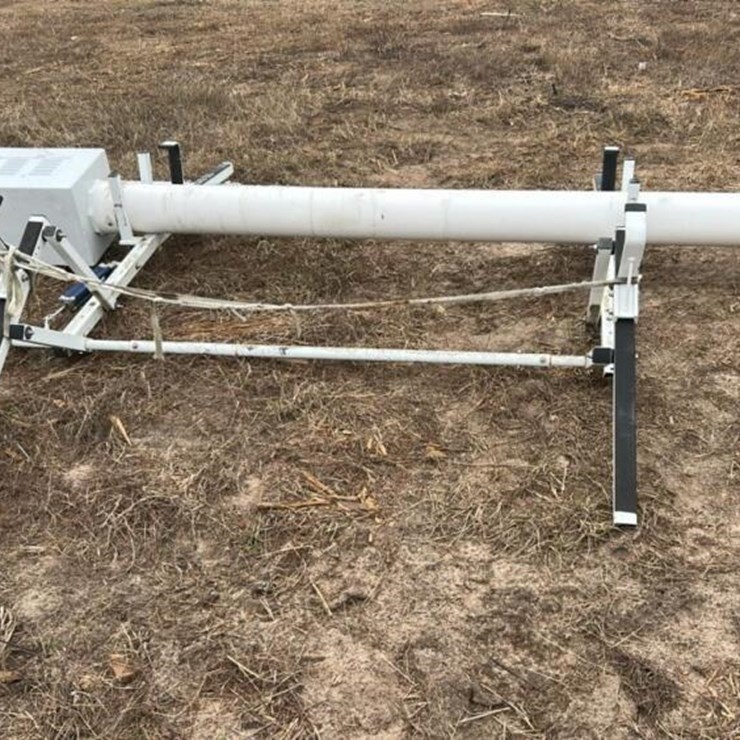 PRIME DESIGN ERGO RACK AND TOOL BOX MOUNTED ON PIPE