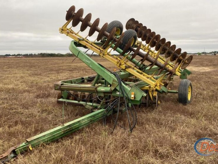 john-deere-220-image-1