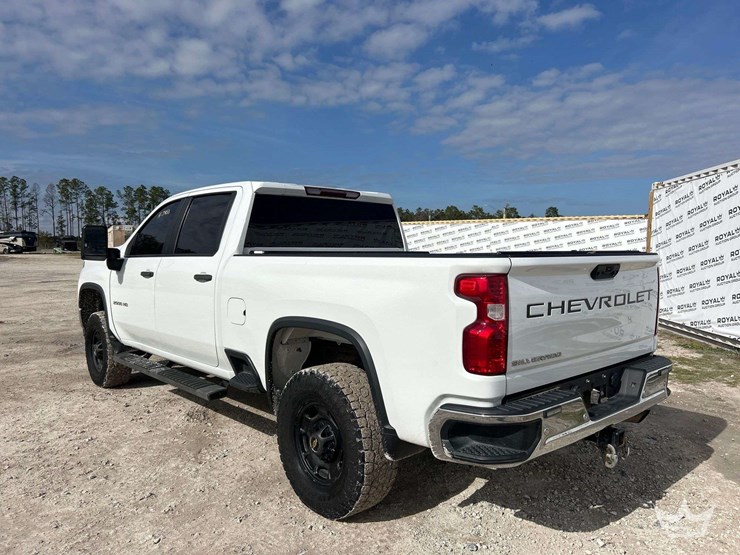 2021-chevrolet-silverado-2500-image-4