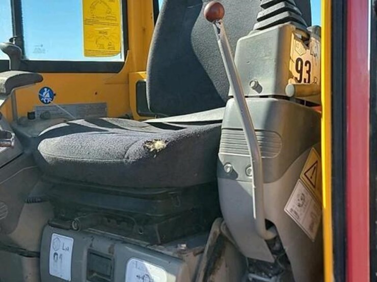 2013-yanmar-vio25-4-image-21