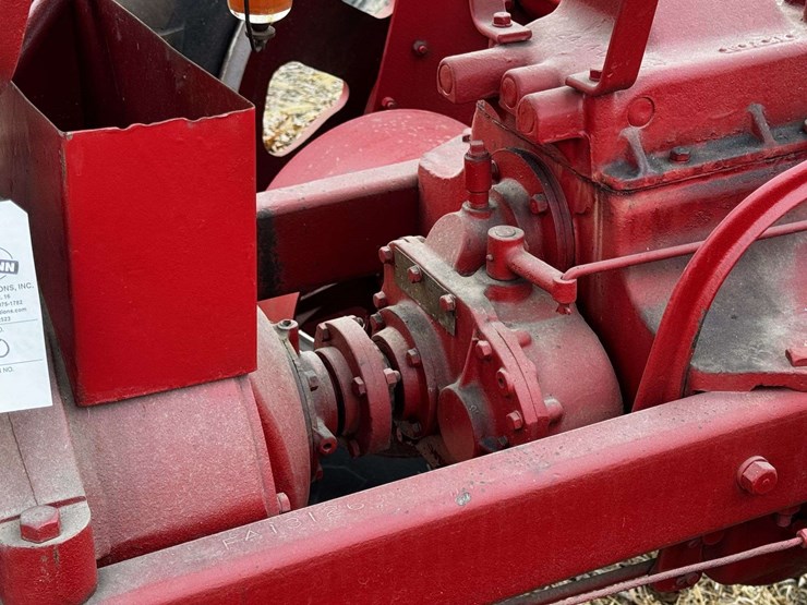 farmall-f-20-narrow-front-on-rubber-image-12