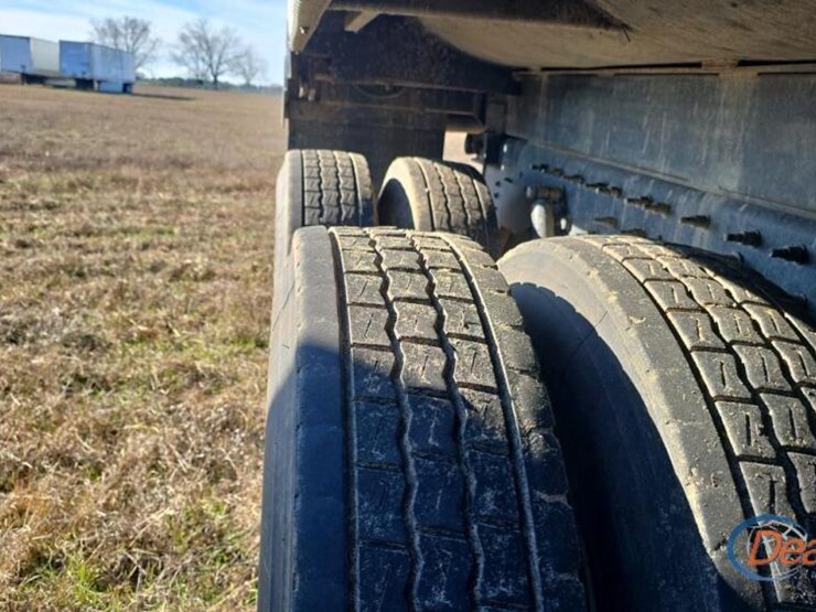 2016-caterpillar-ct660-image-11