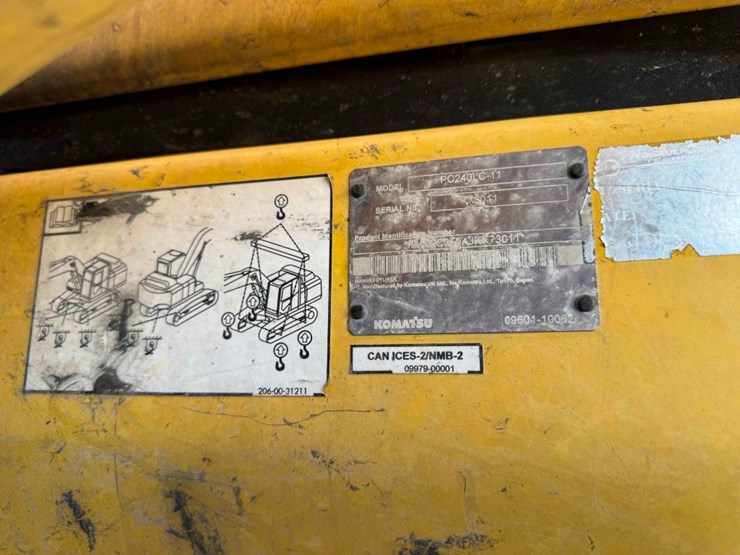 komatsu-pc240-image-22