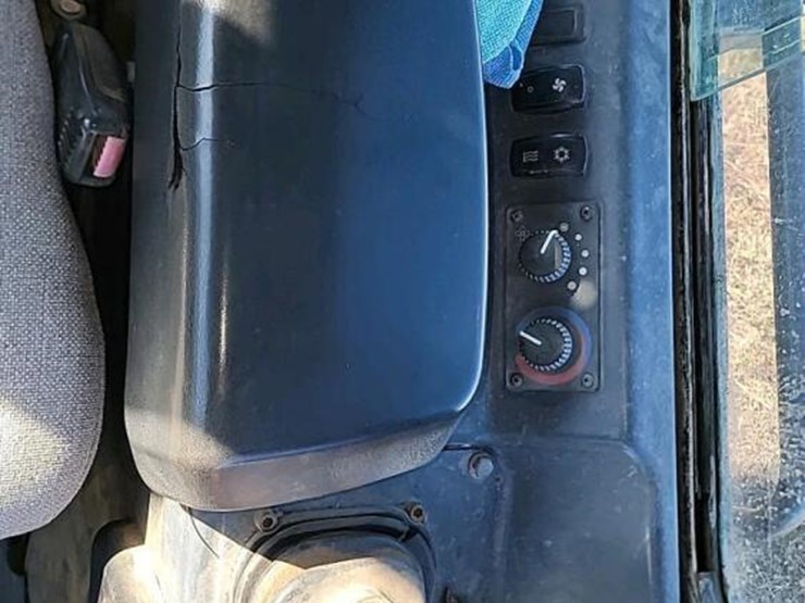 2013-deere-650k-xlt-image-26