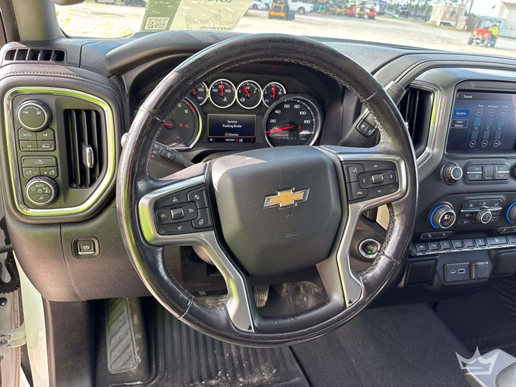 2019-chevrolet-silverado-1500-lt-4x4-crew-cab-pickup-truck-image-17