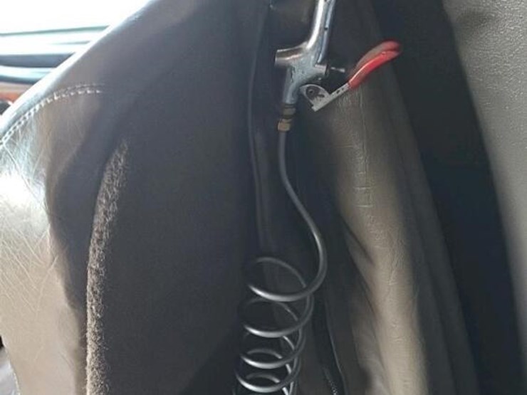 2005-peterbilt-379-image-47