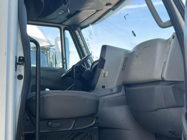 2015-international-prostar-image-5