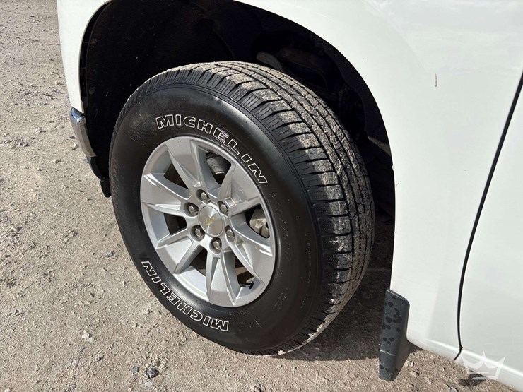 2019-chevrolet-silverado-1500-lt-4x4-crew-cab-pickup-truck-image-33