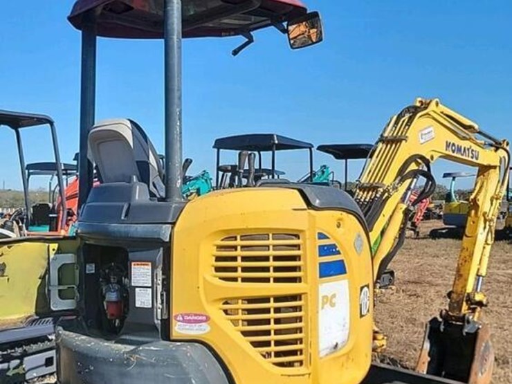 komatsu-pc27mr-3-image-3