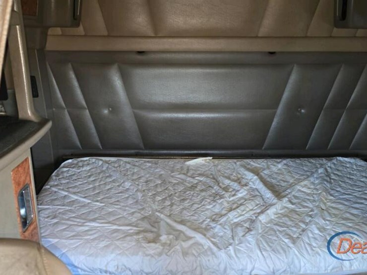 2005-peterbilt-379-image-42