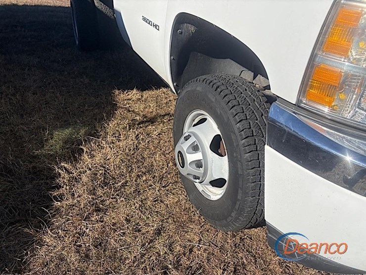 2011-chevrolet-silverado-3500-image-2