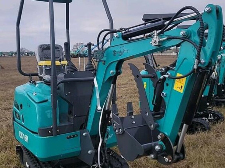 unused-2025-cfg-qk16r-mini-excavator,-s/n-20259031443:-15hp-gas-eng.,-blade,-bkt.,-hyd.-thumb-image-1