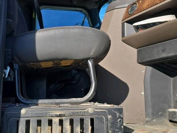 2019-international-hx615-image-8