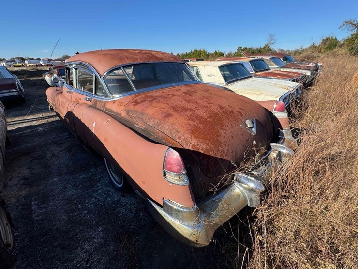 1949-cadillac-fleetwood-image-3