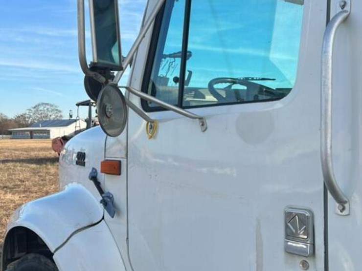 1998-international-4700-image-11