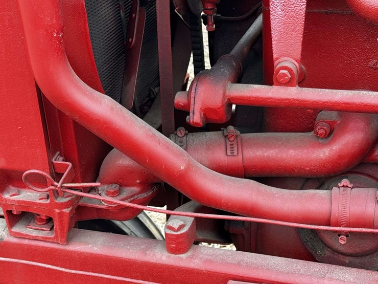 farmall-f-20-narrow-front-on-rubber-image-27