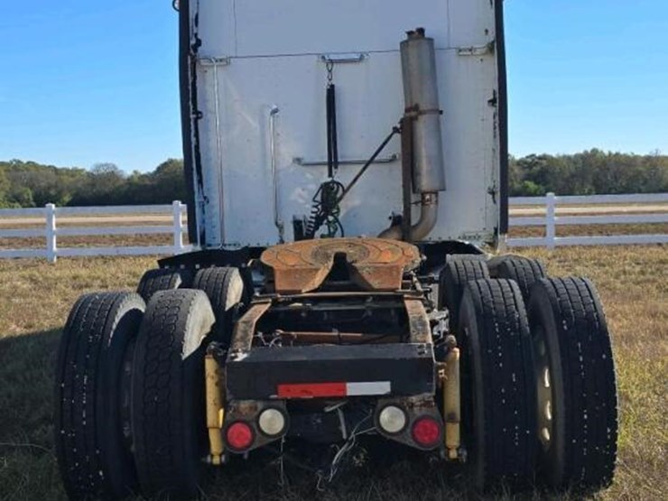 2006-peterbilt-387-image-12