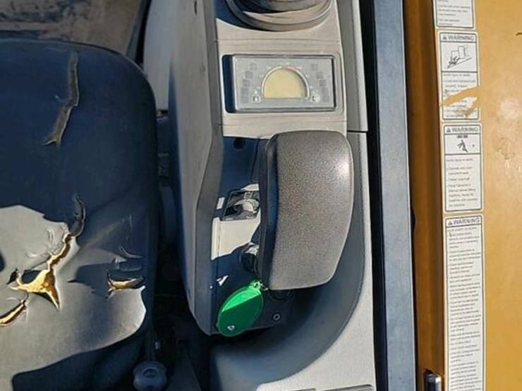 2021-caterpillar-302.7d-image-19