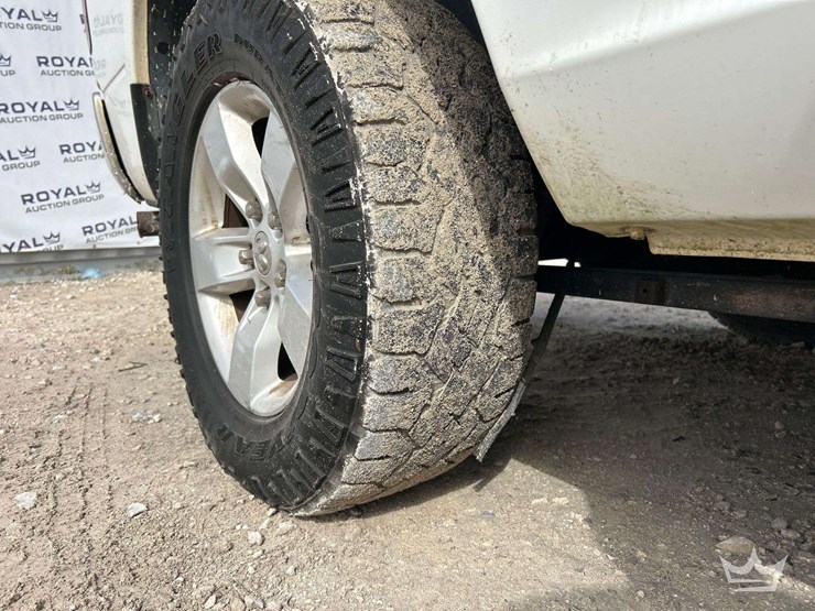 2015-dodge-1500-image-25