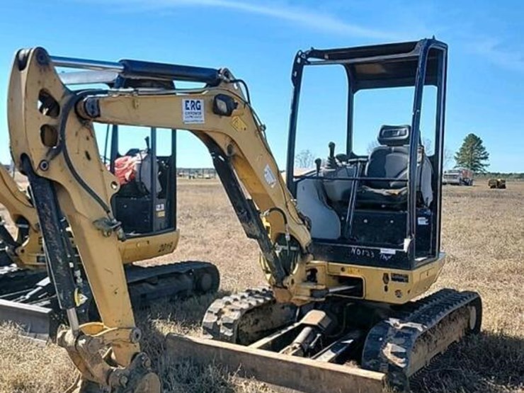 2019-caterpillar-302.7d-image-1