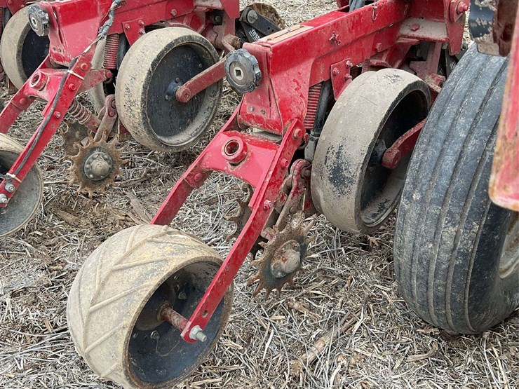 case-ih-cyclo-air-6-row-planter-image-36